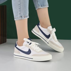 کفش و کتانی زنانه رنگ سفید سرمه ای مدل نایک NIKE کد M209