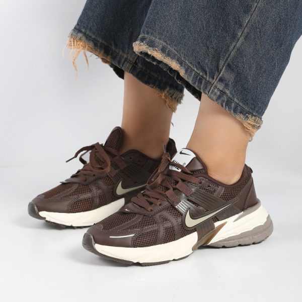 کفش و کتانی زنانه و دخترانه و مردانه مدل نایک NIKE V2K رنگ قهوه ای کد M41425
